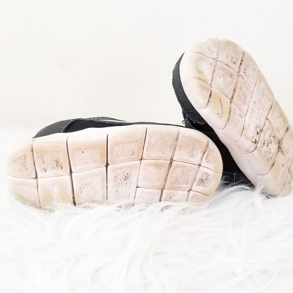 Nike free run athletic shoes hook and loop closure - Picture 4 of 5